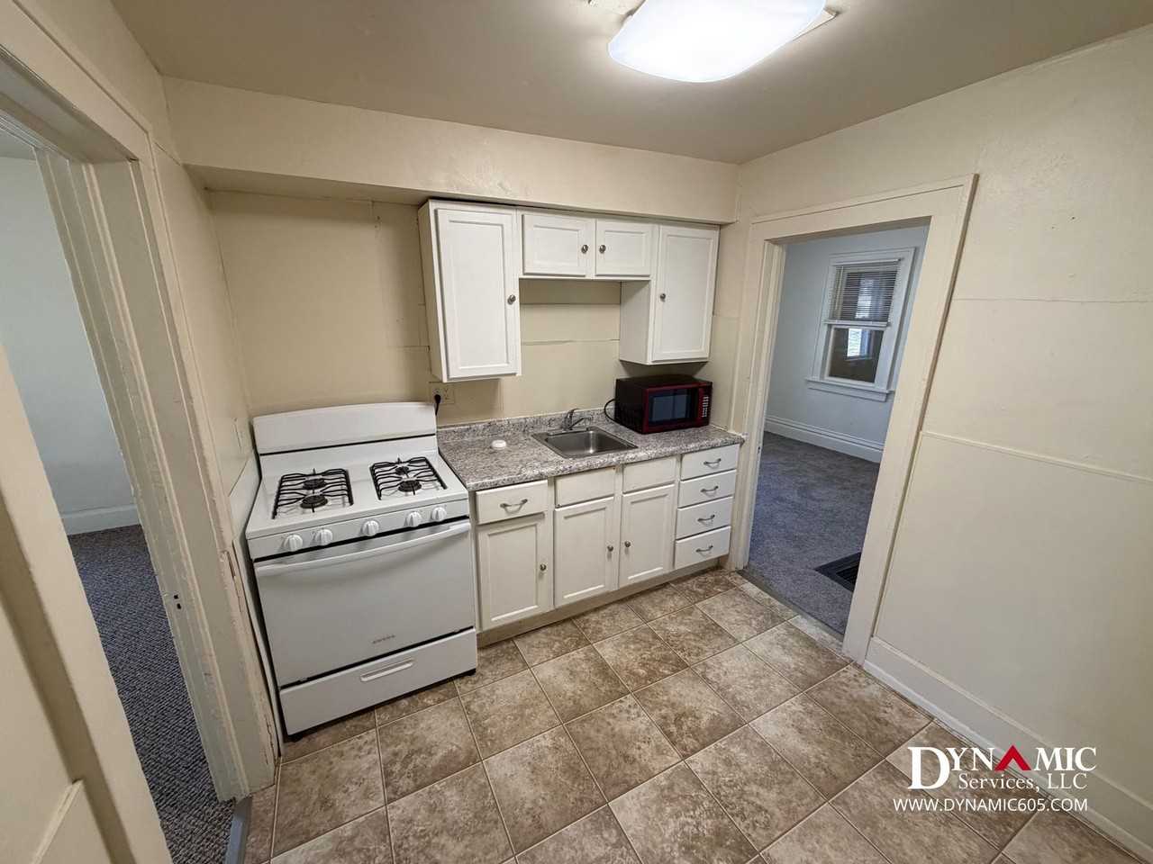 434 N Spring Ave | All Utilities Paid by Landlord - Photo 5 of 39