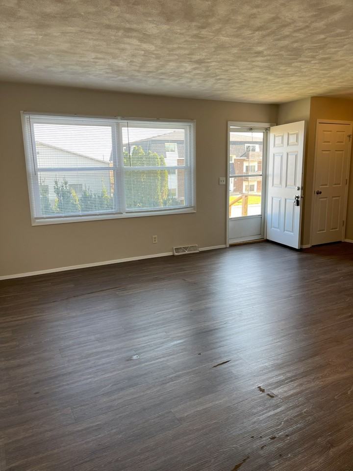 2638 N Clark St #2 - Photo 3 of 12