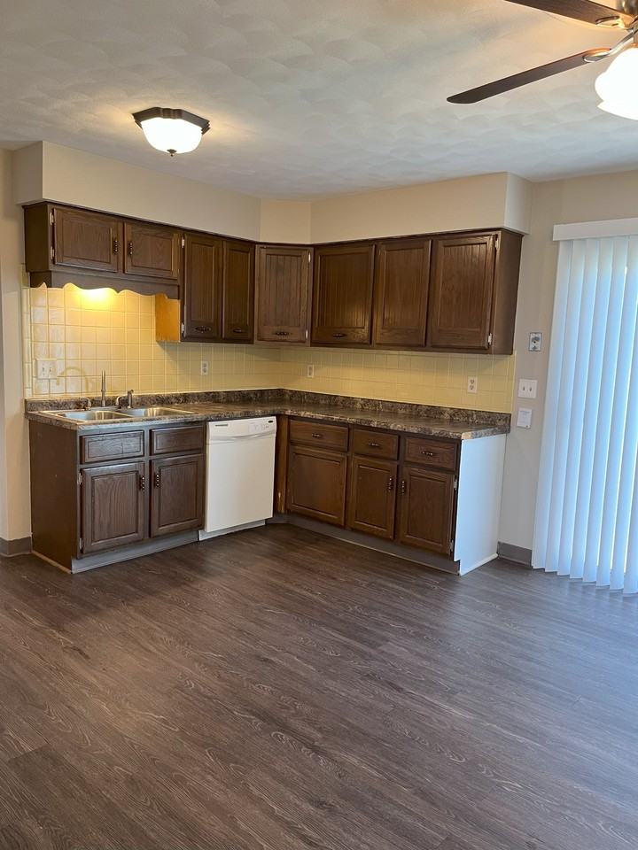 2638 N Clark St #2 - Photo 6 of 12