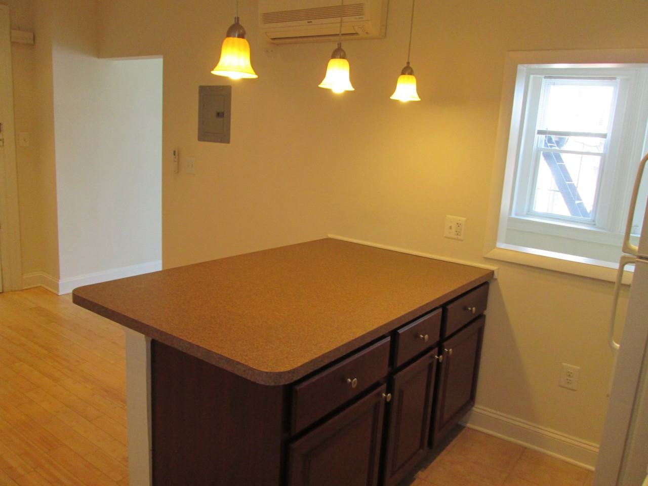 For Rent: Stylish Downtown Living at 817 Park Ave – Your Urban Oasis Awaits! - Photo 3 of 12