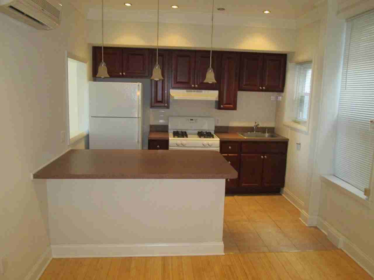 For Rent: Stylish Downtown Living at 817 Park Ave – Your Urban Oasis Awaits! - Photo 4 of 12