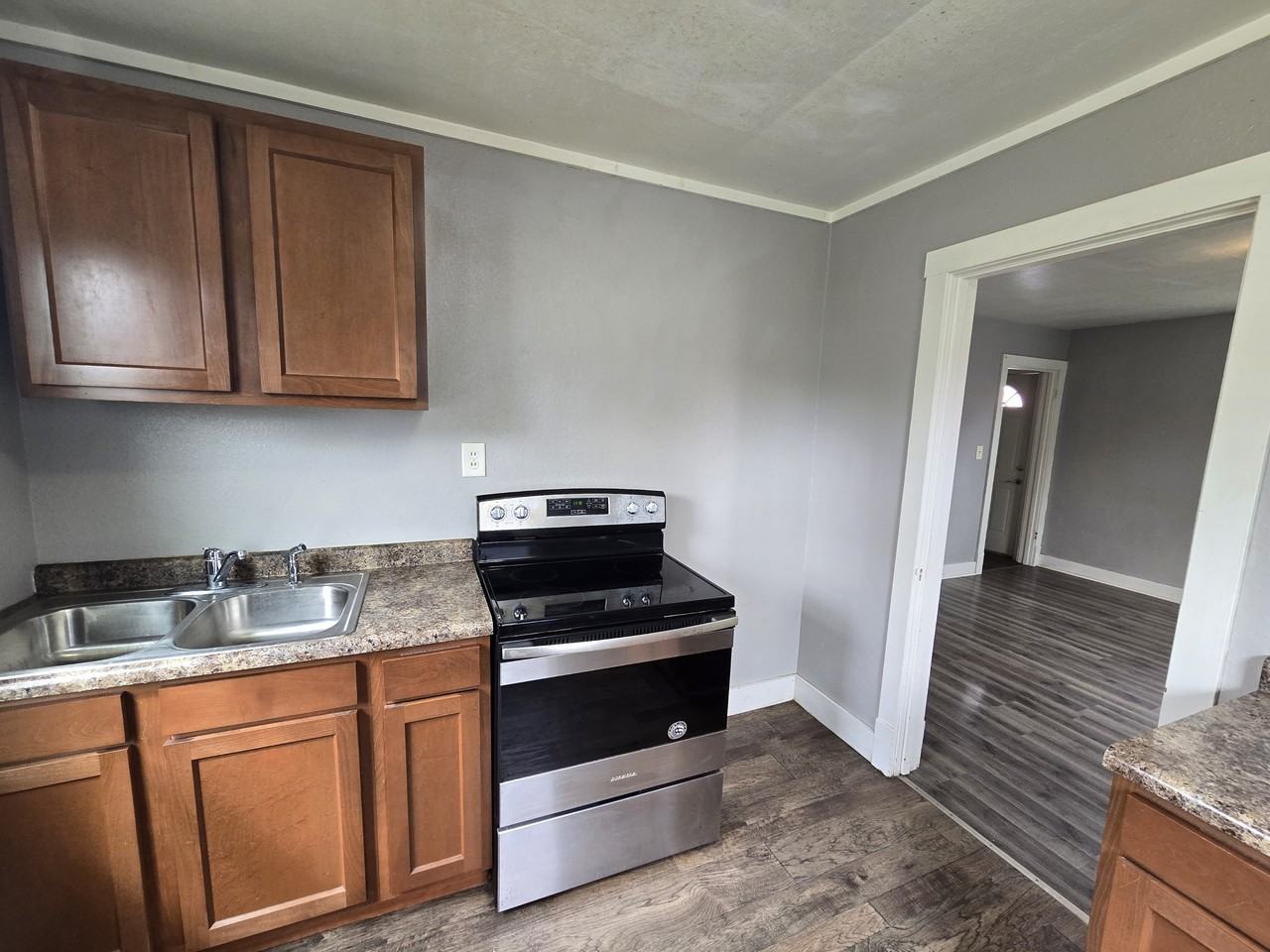 609 1st Street WestApartment D #1 - Photo 2 of 22
