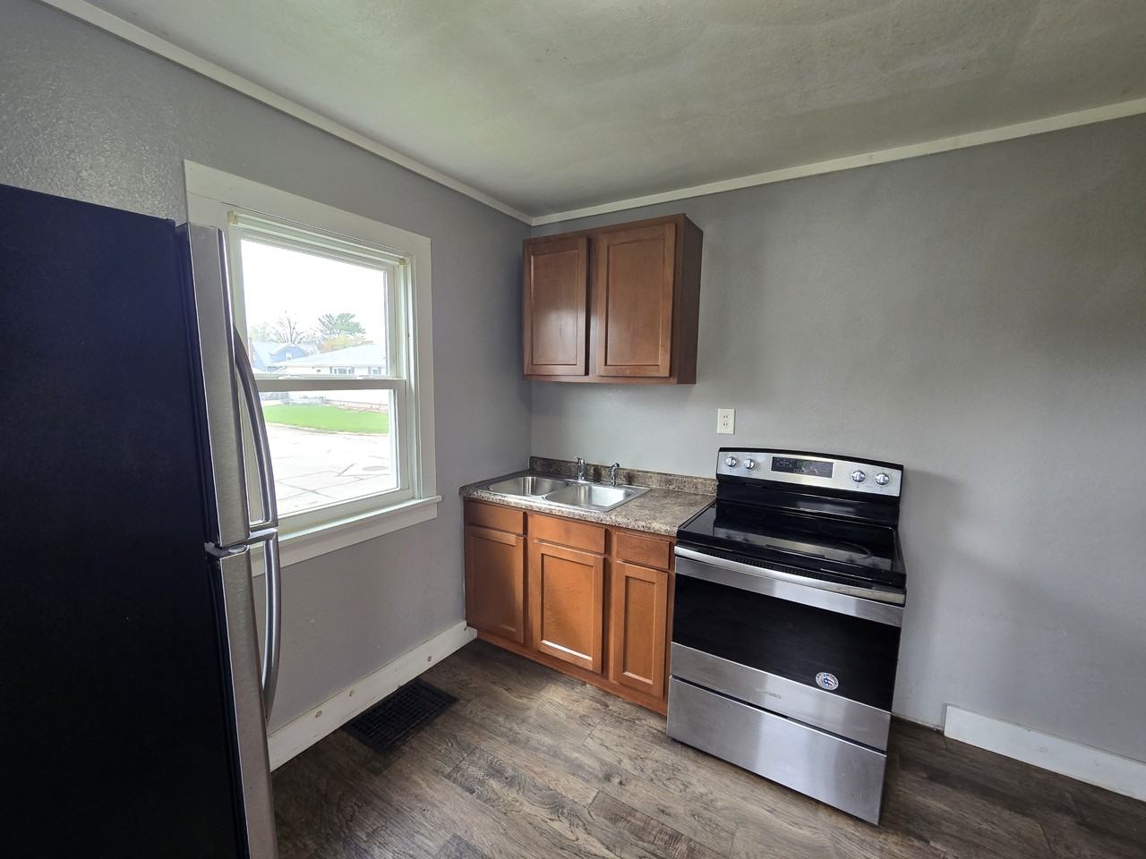 609 1st Street WestApartment D #1 - Photo 3 of 22