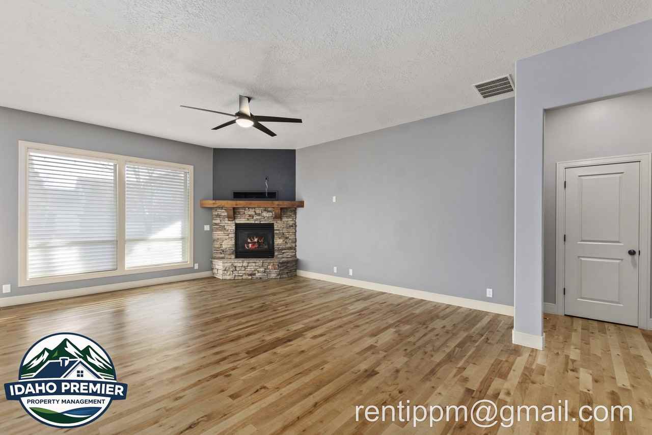 3103 E Tybalt Ct #1 - Photo 4 of 33