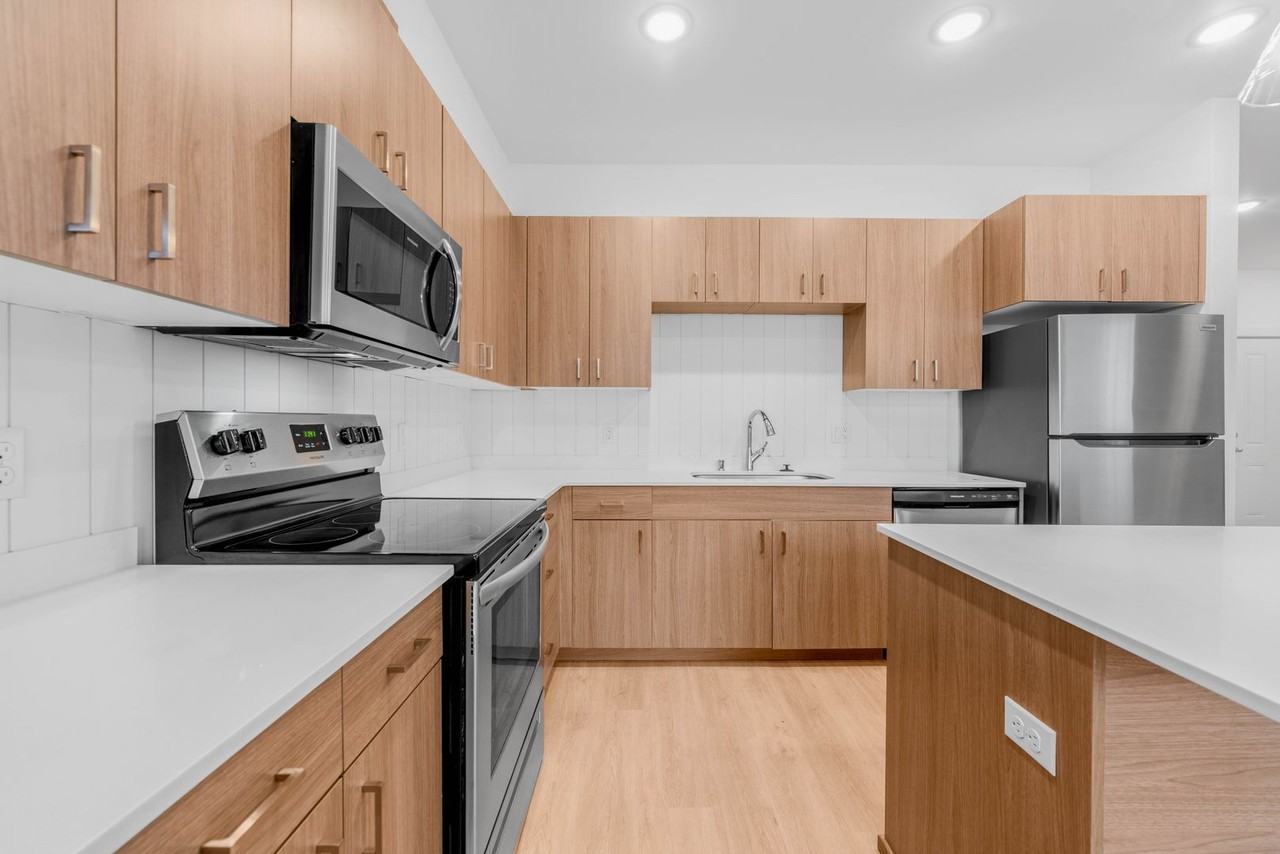 51st Street Apartments - Photo 6 of 25