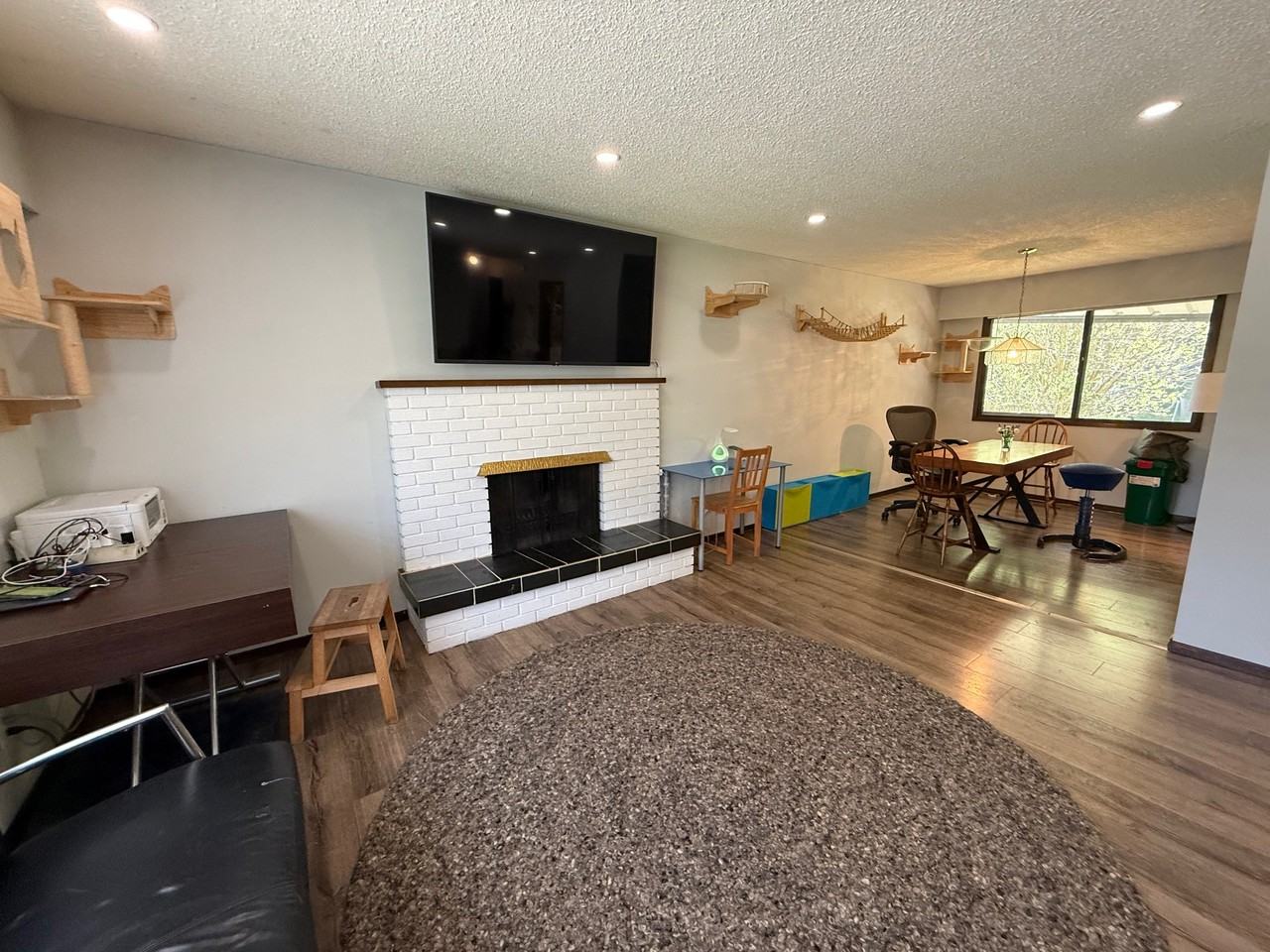 260 Robertson Cres #1 - Photo 5 of 21