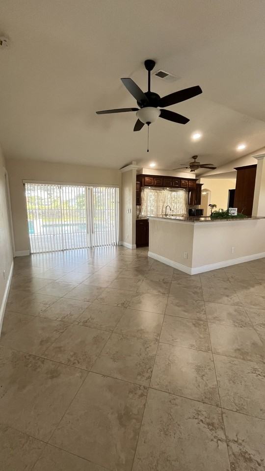 213 Se 21st St #1 - Photo 6 of 50