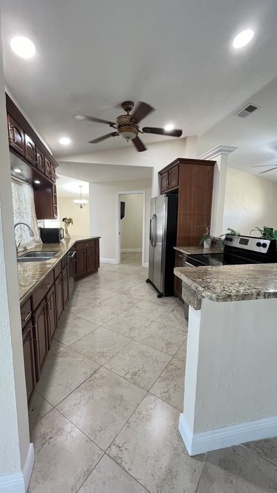 213 Se 21st St #1 - Photo 7 of 50