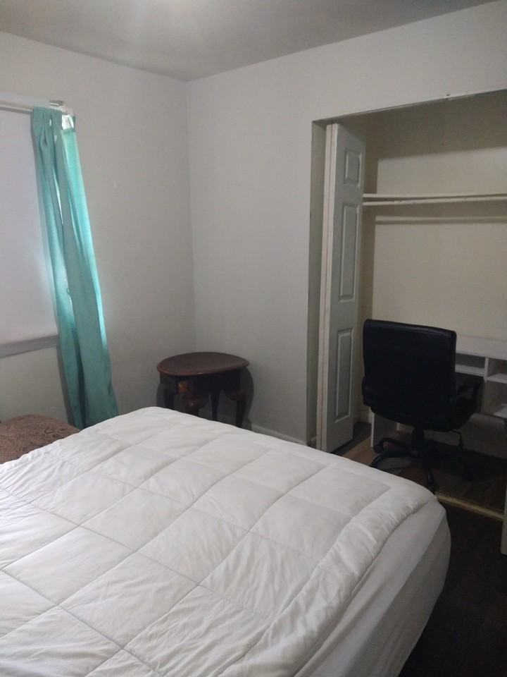 2321 Longleaf Dr - Photo 2 of 5