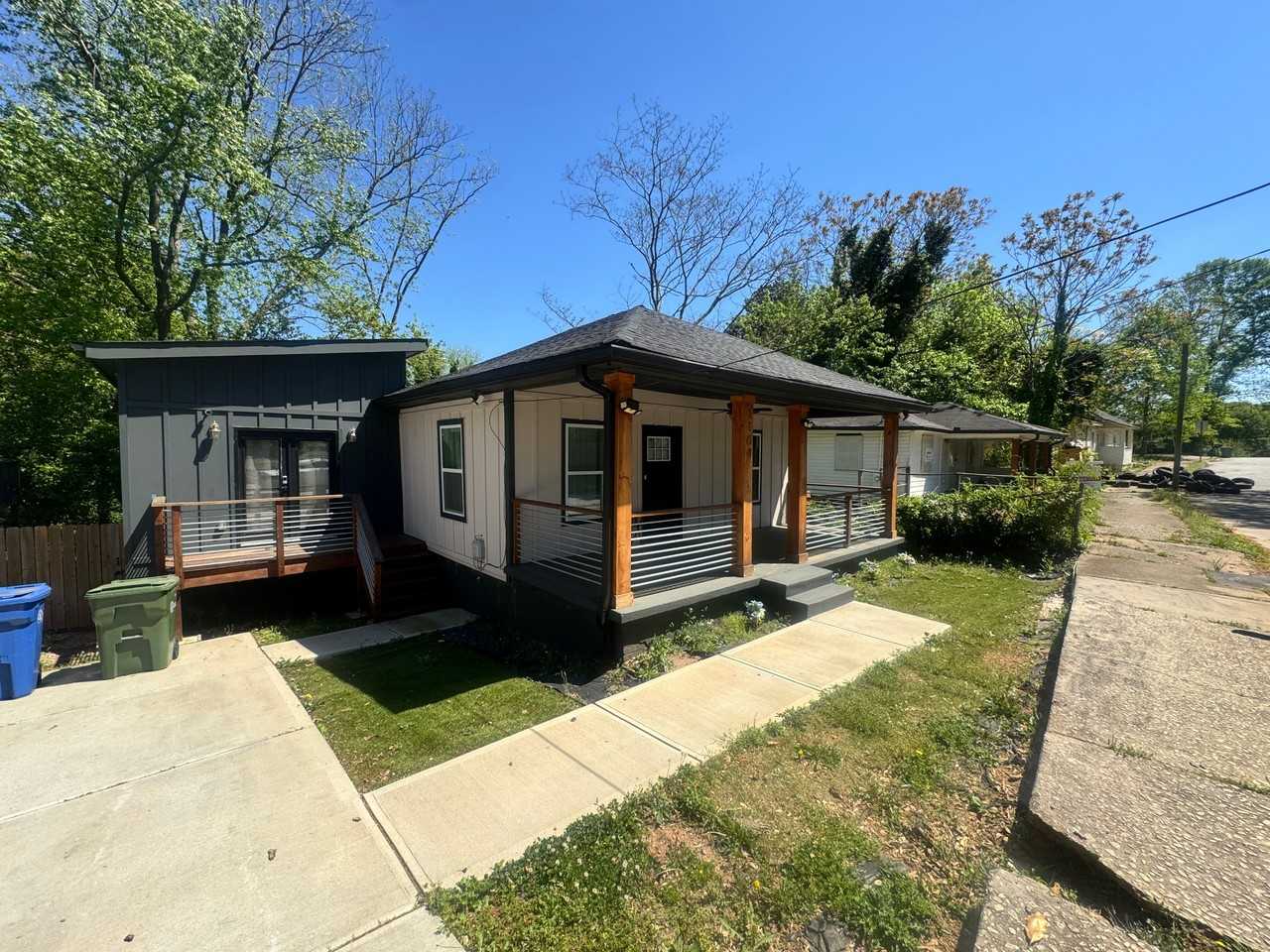 1104 Welch St Sw - Photo 3 of 26
