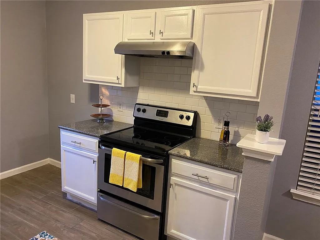 8702 Dittmar Oaks Dr - Photo 5 of 22