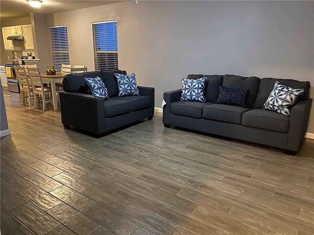 8702 Dittmar Oaks Dr - Photo 6 of 22