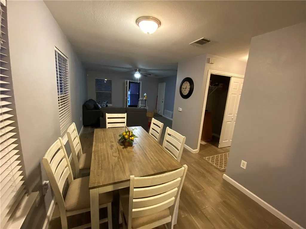 8702 Dittmar Oaks Dr - Photo 7 of 22