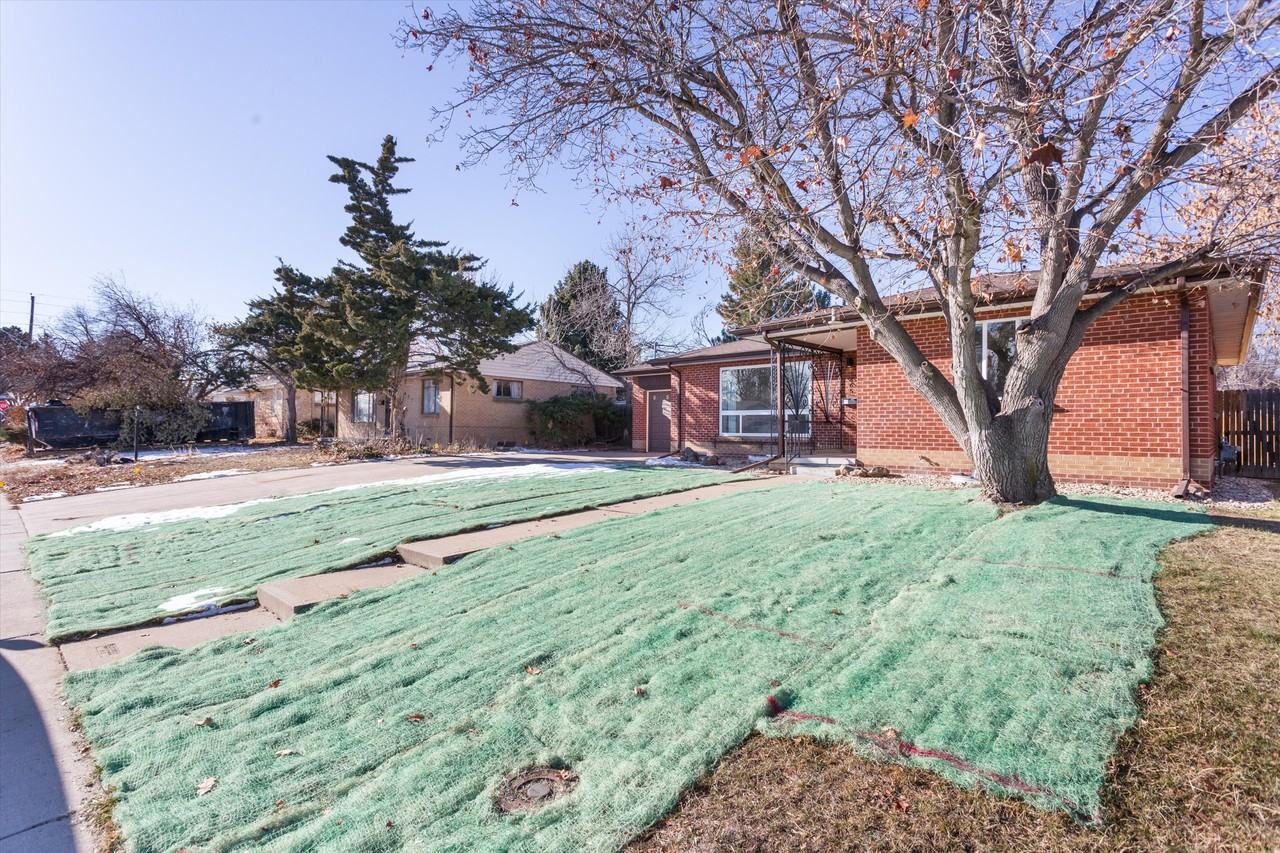 1465 S Eaton St - Photo 2 of 36