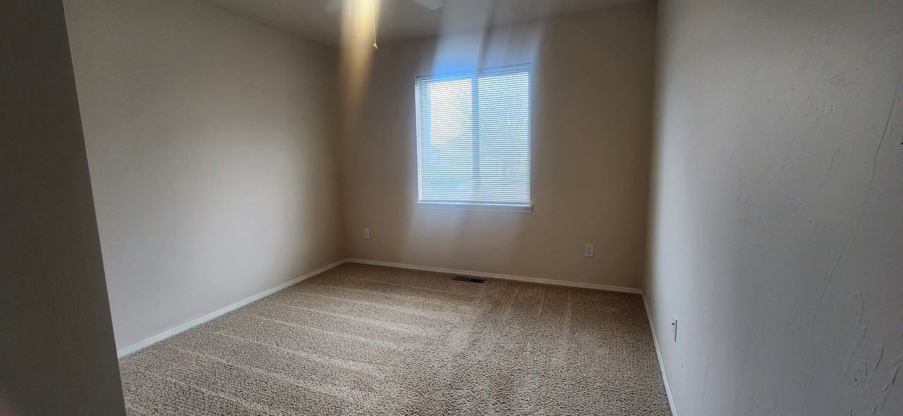 468 N River Rock Dr #1 - Photo 3 of 18