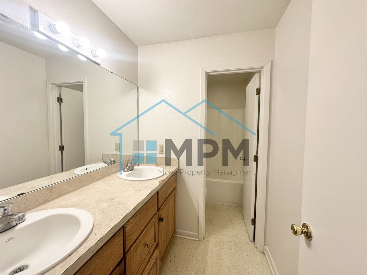 48A Colonial Dr #4 - Photo 6 of 8