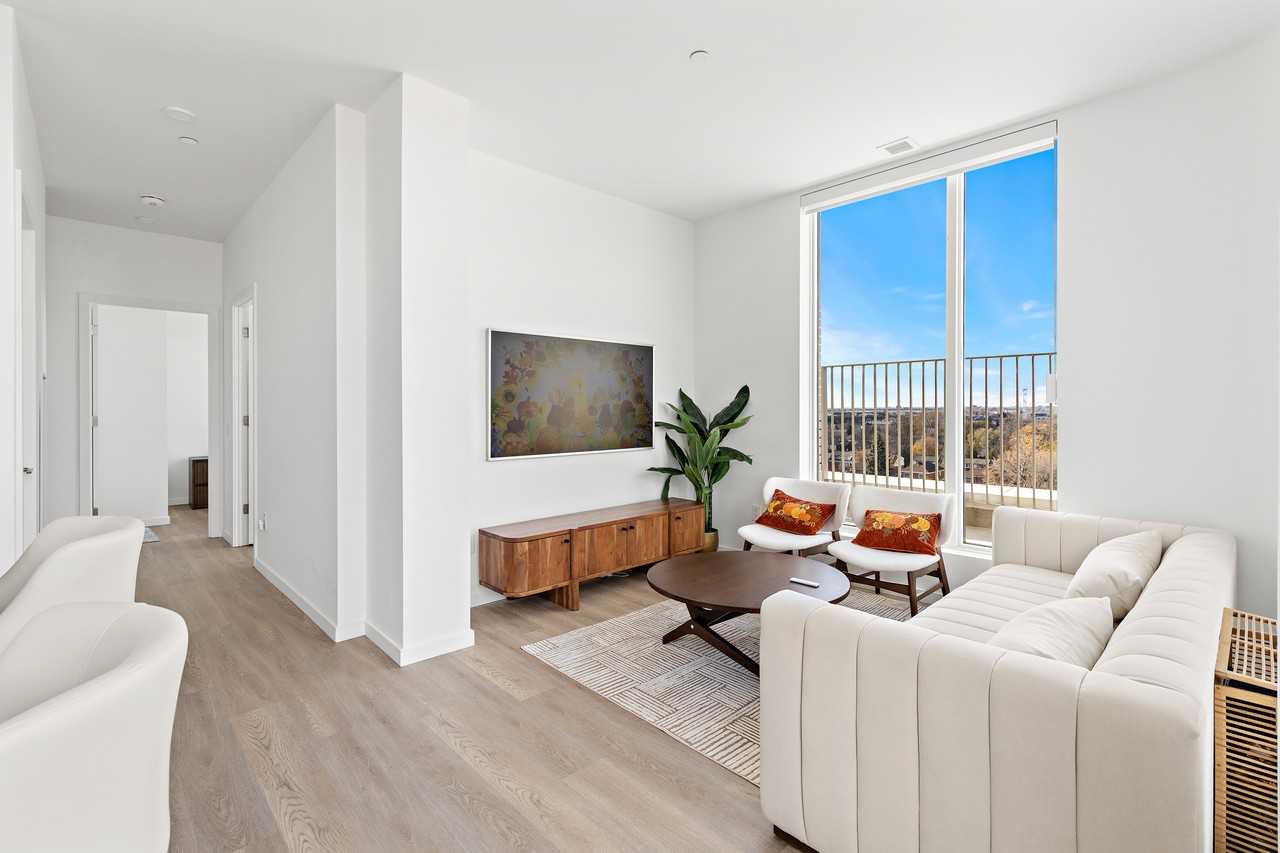 689 The Queensway #PH10 - Photo 5 of 10