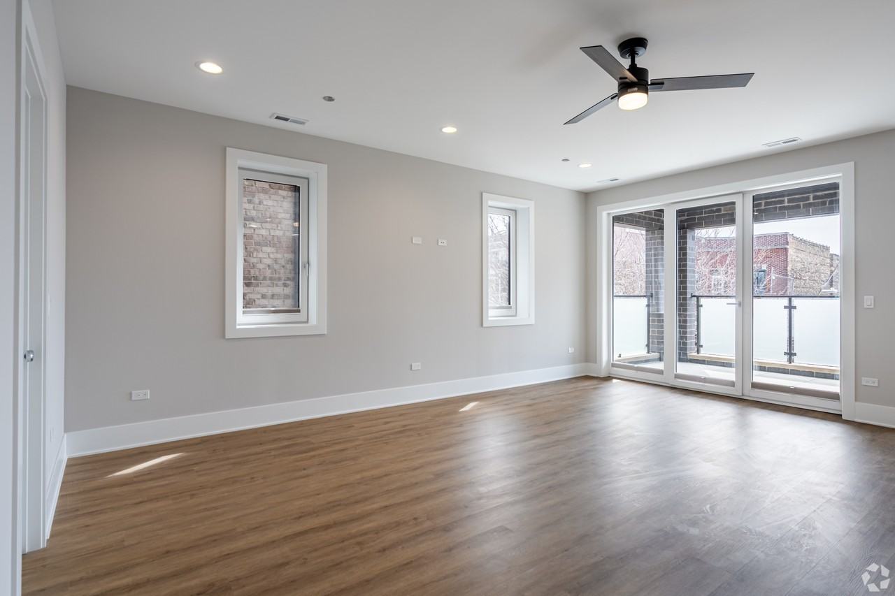 3839 N. Clark - 304 #304 - Photo 2 of 14