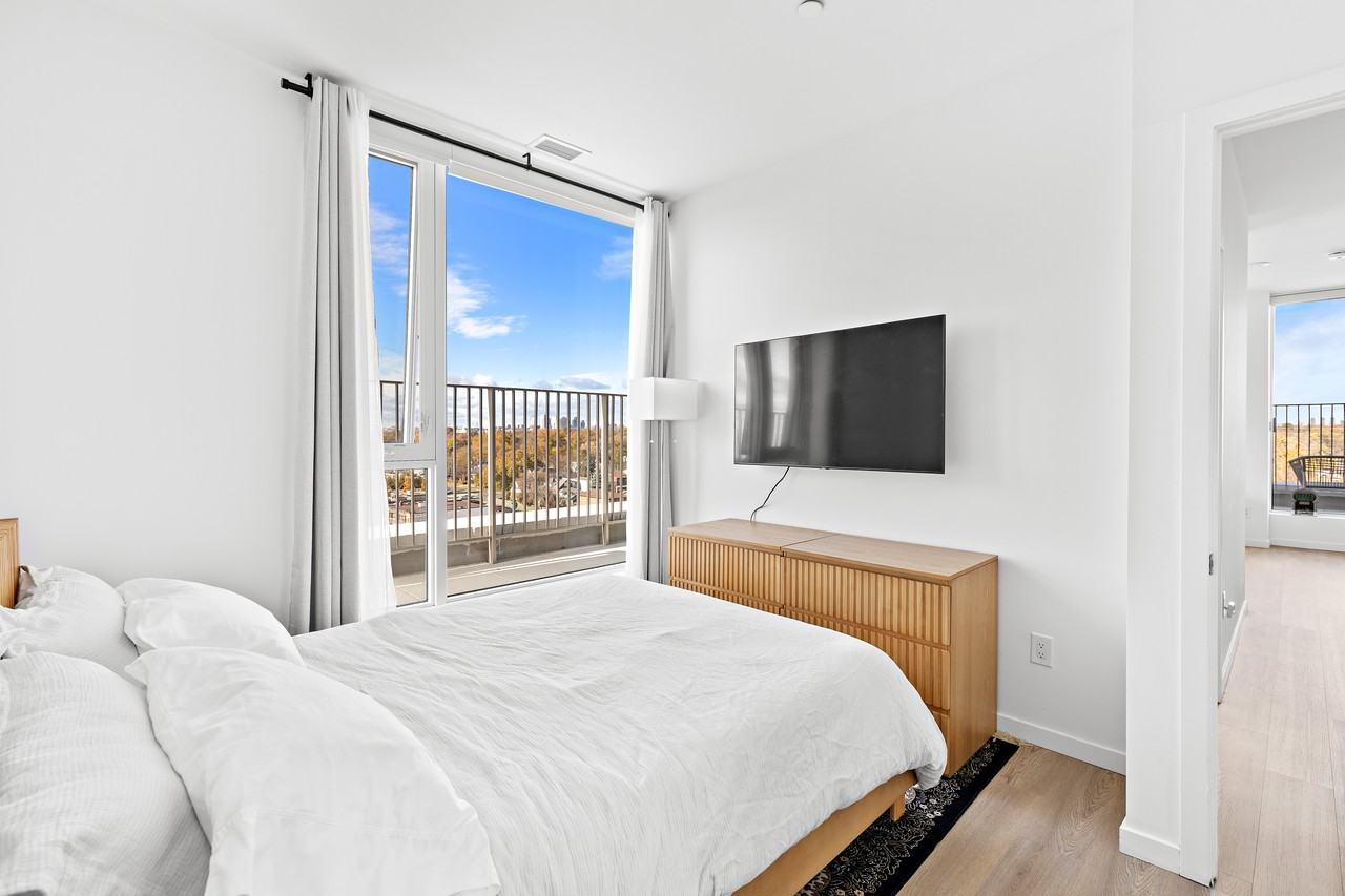 689 The Queensway #PH10 - Photo 6 of 10