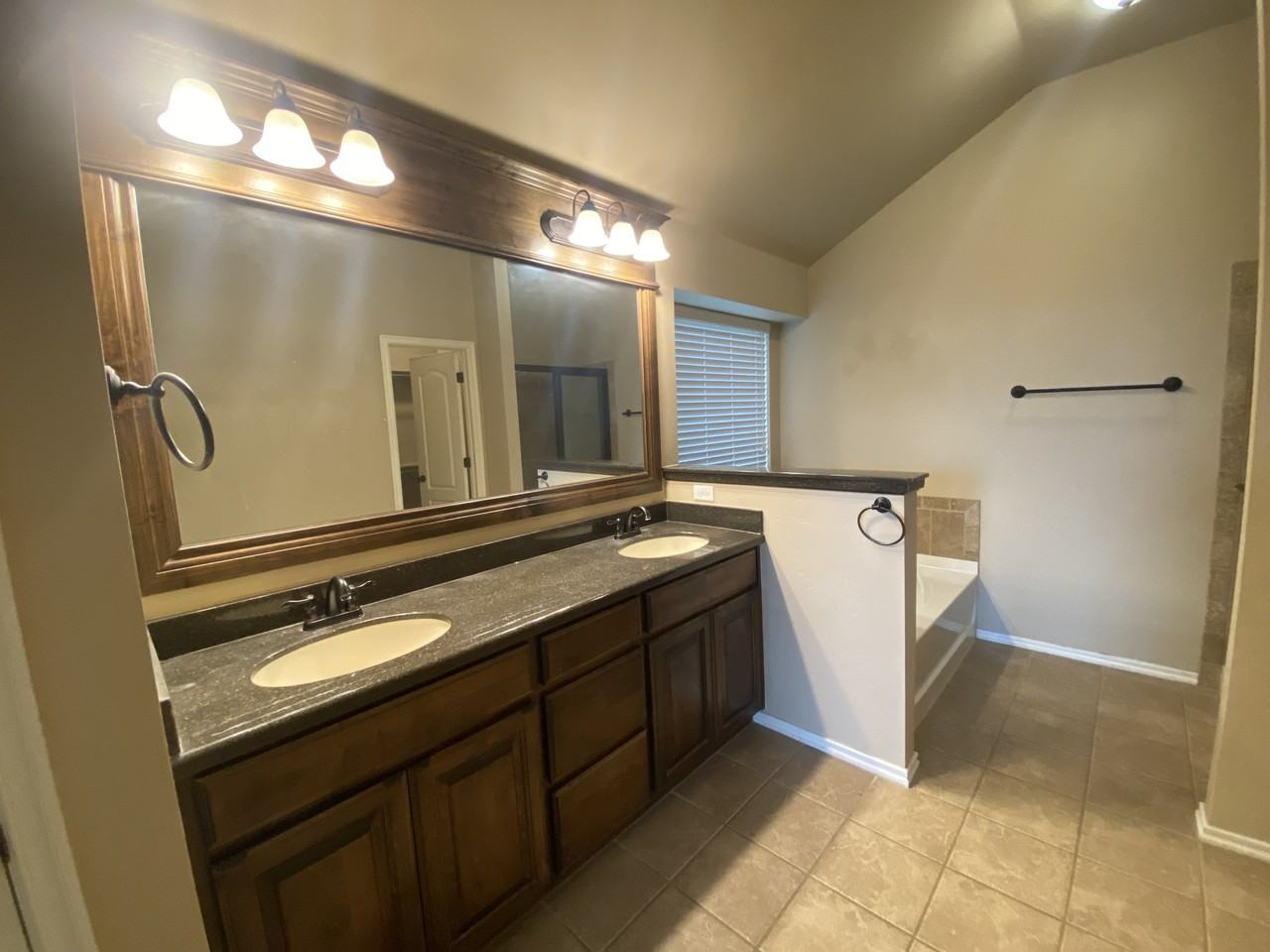 3817 Kings Canyon Rd #1 - Photo 5 of 14