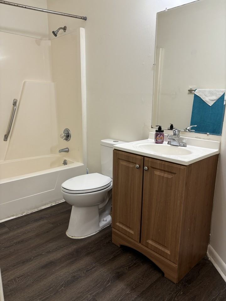 1122 Southwood DriveUnit 4 #1 - Photo 4 of 11