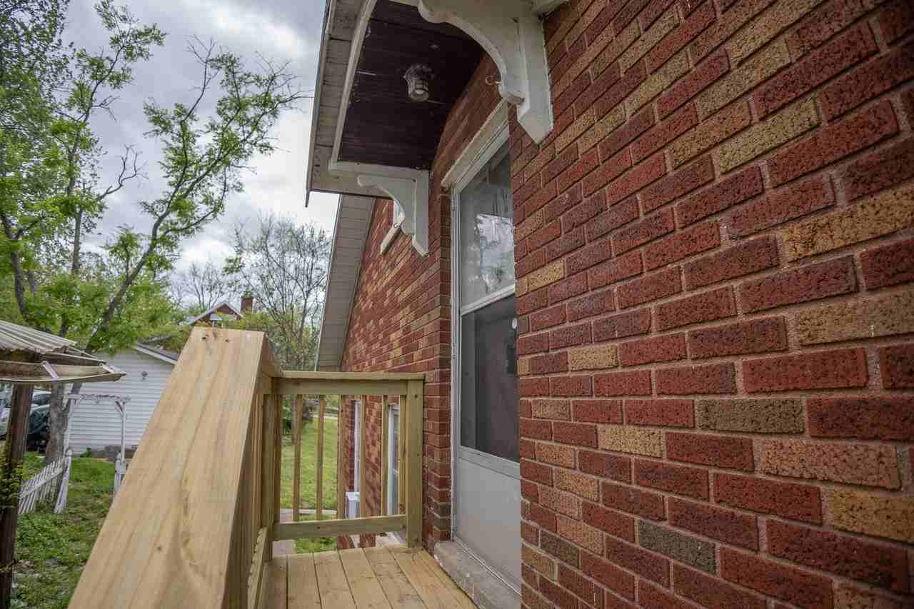 927 Washington St #A - Photo 3 of 12