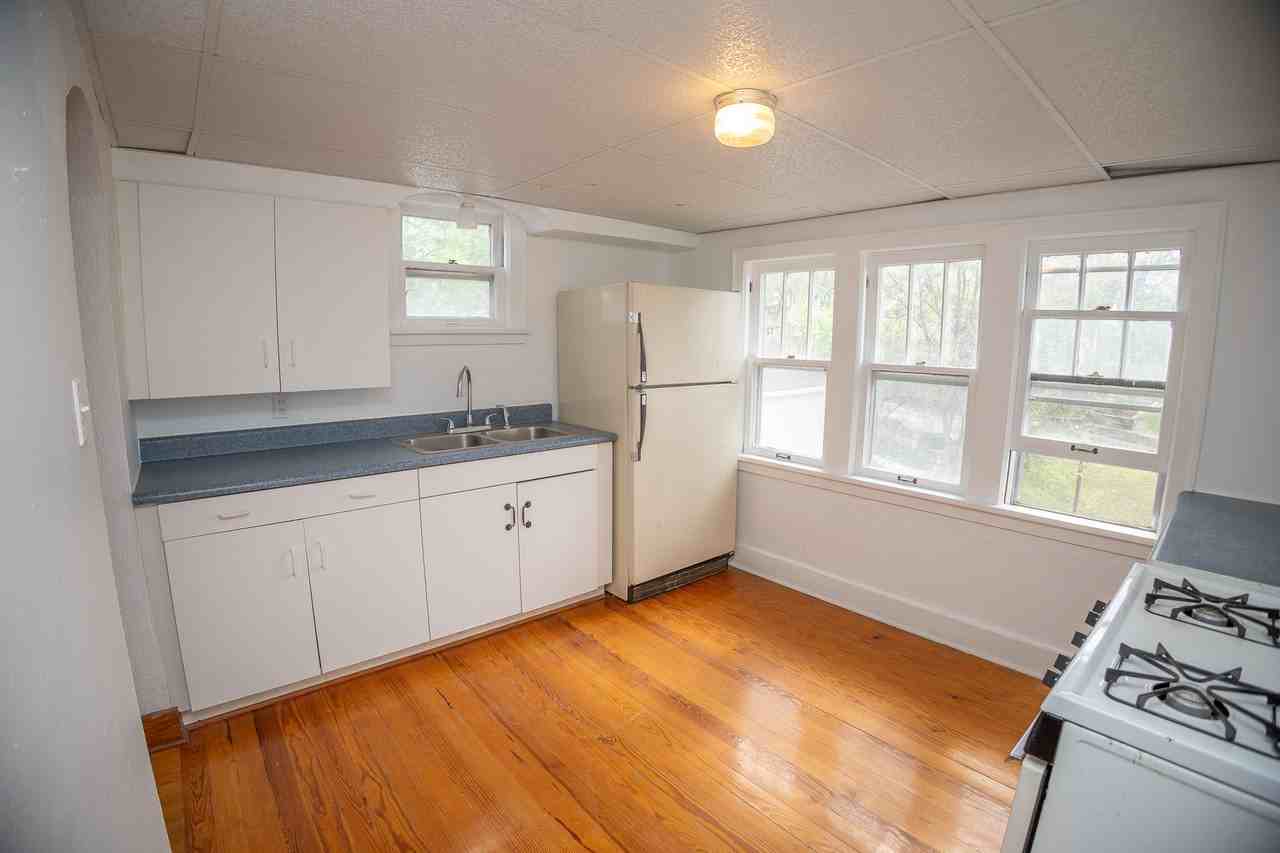 927 Washington St #A - Photo 7 of 12