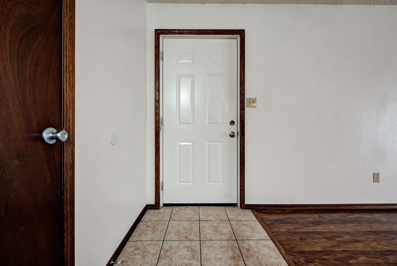 1331 Glen Oaks Ct #4 - Photo 3 of 32