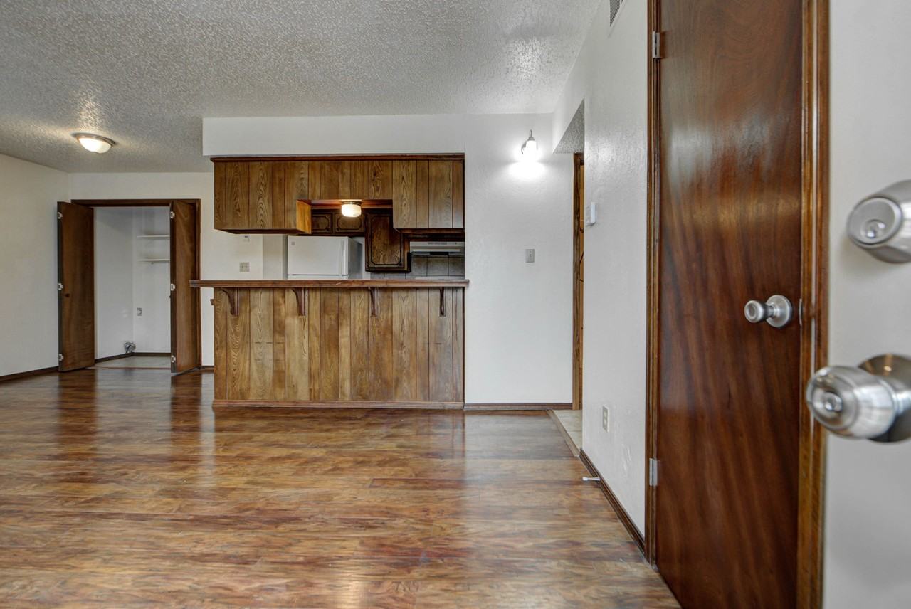 1331 Glen Oaks Ct #4 - Photo 5 of 32