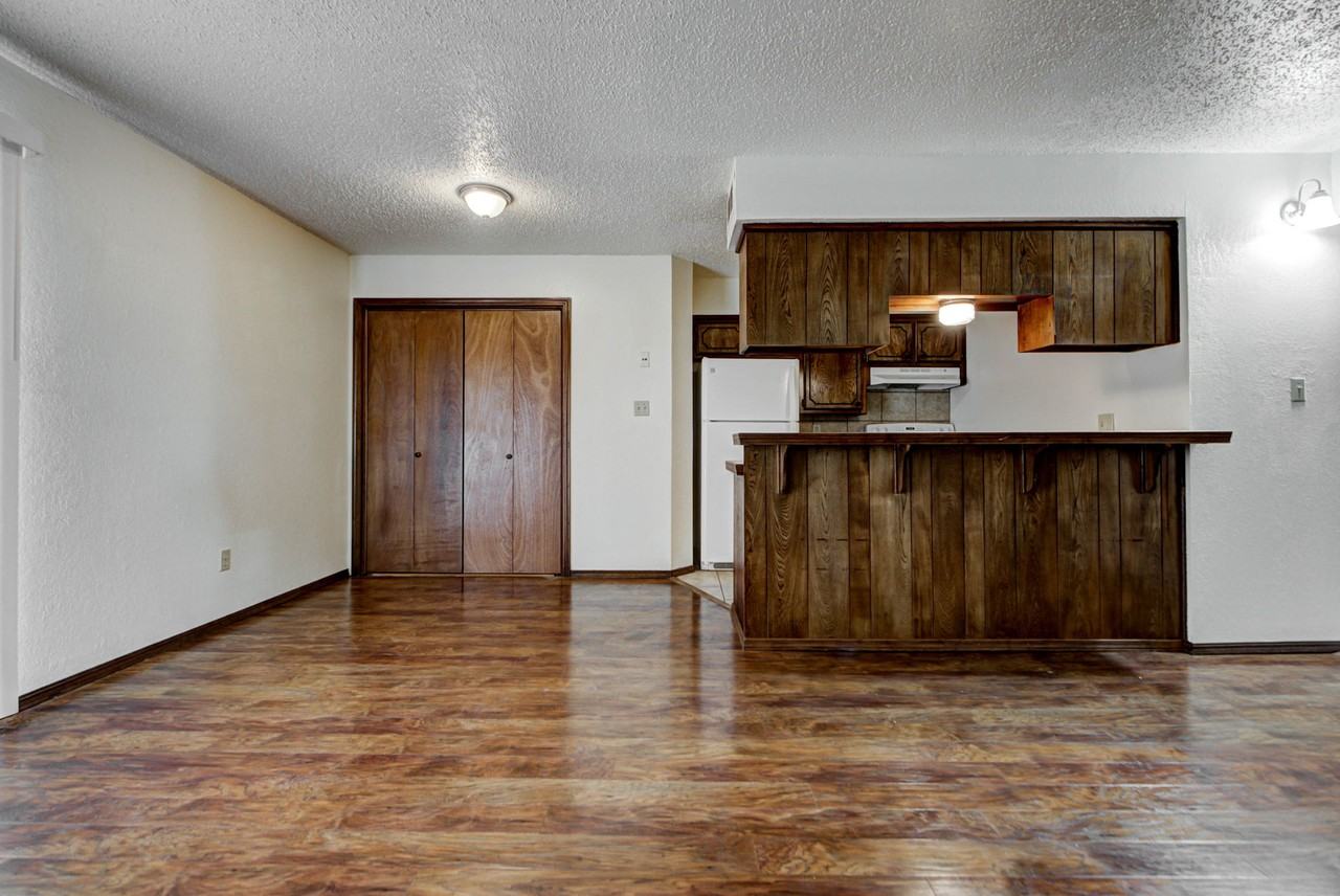 1331 Glen Oaks Ct #4 - Photo 7 of 32
