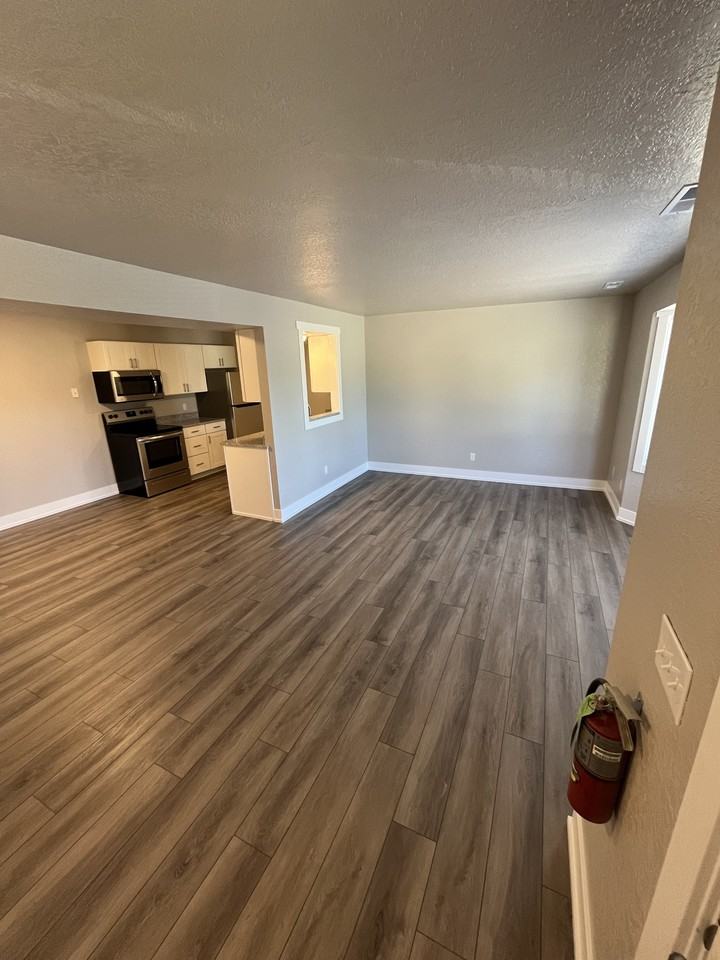 2852 Green Meadow Dr #L - Photo 4 of 10