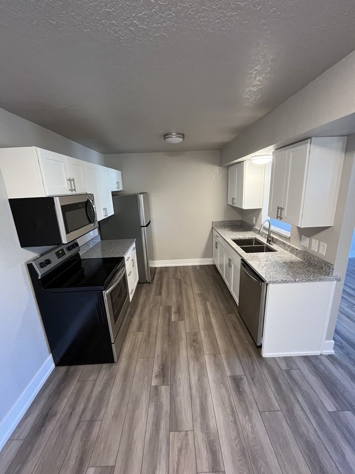 2852 Green Meadow Dr #L - Photo 5 of 10