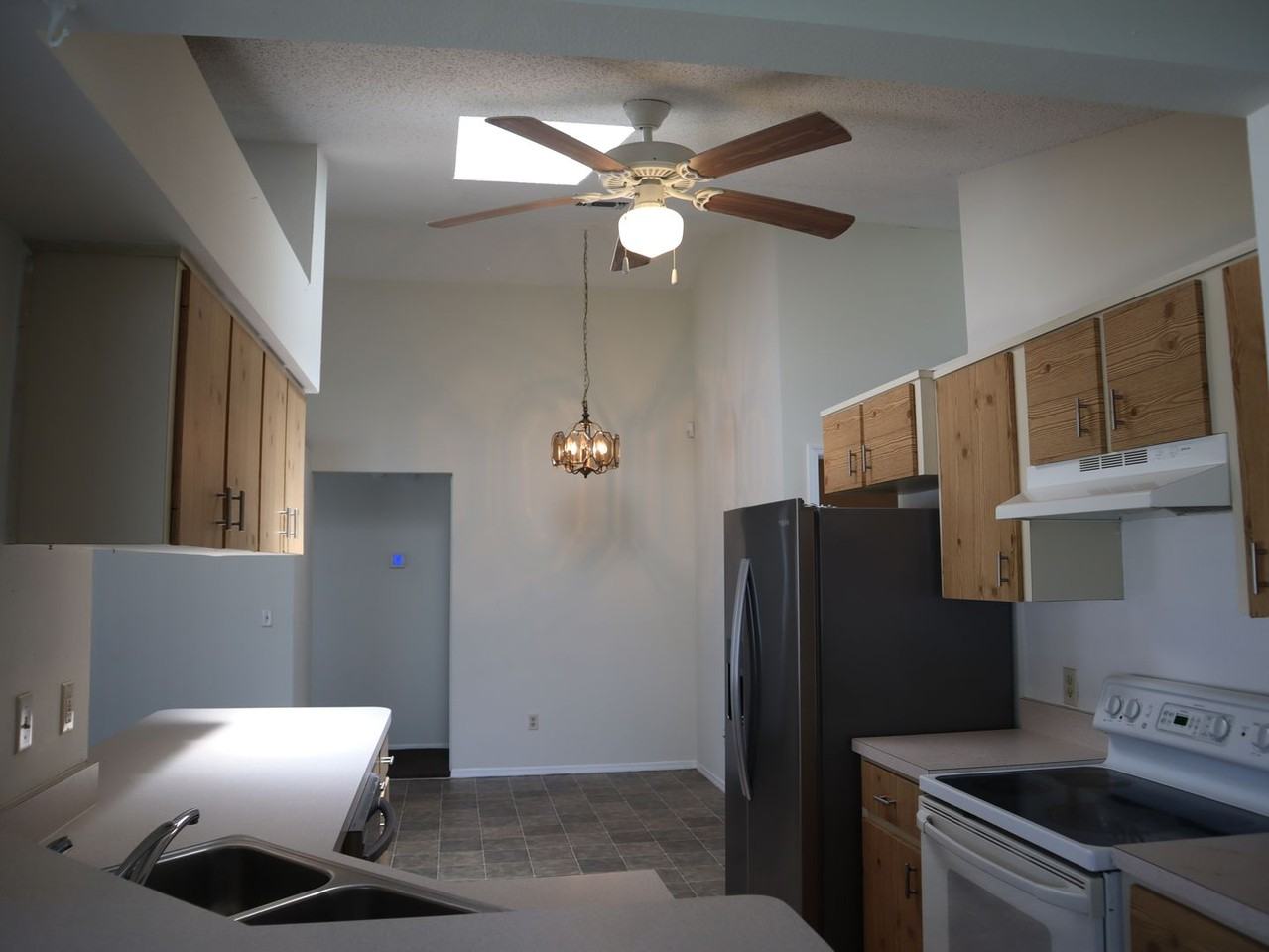 1864 N Merrick Dr - Photo 3 of 25