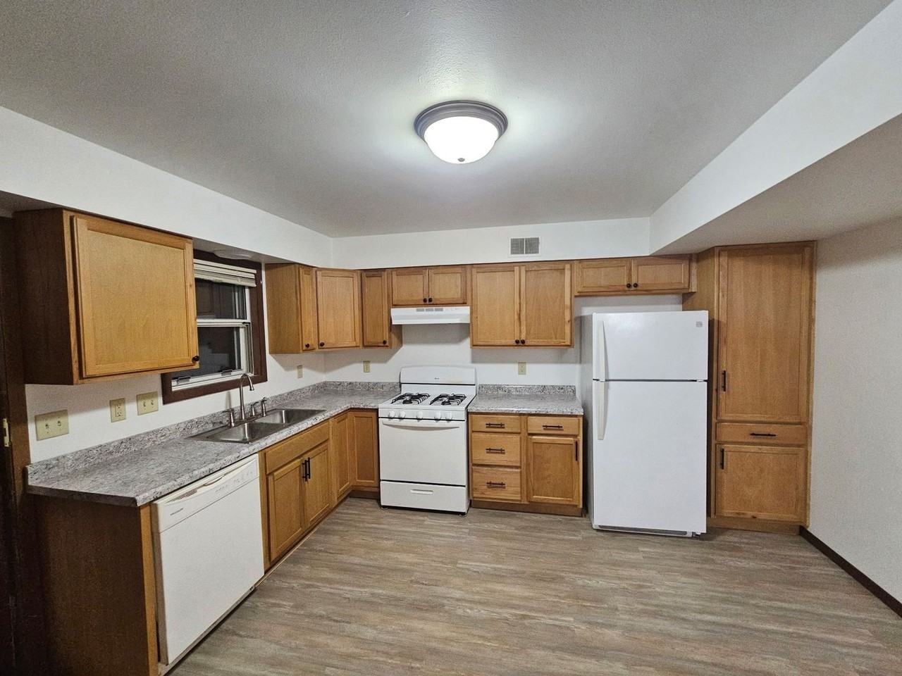 Townhome for Rent in Hartford - Photo 5 of 14