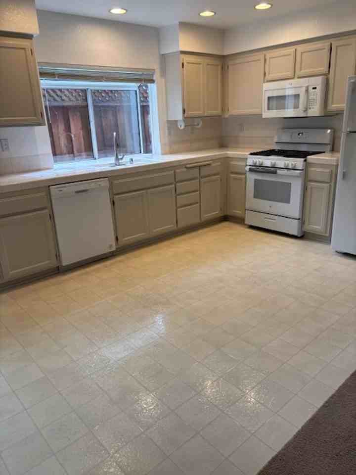 3025 Staples Ranch Dr - Photo 3 of 21