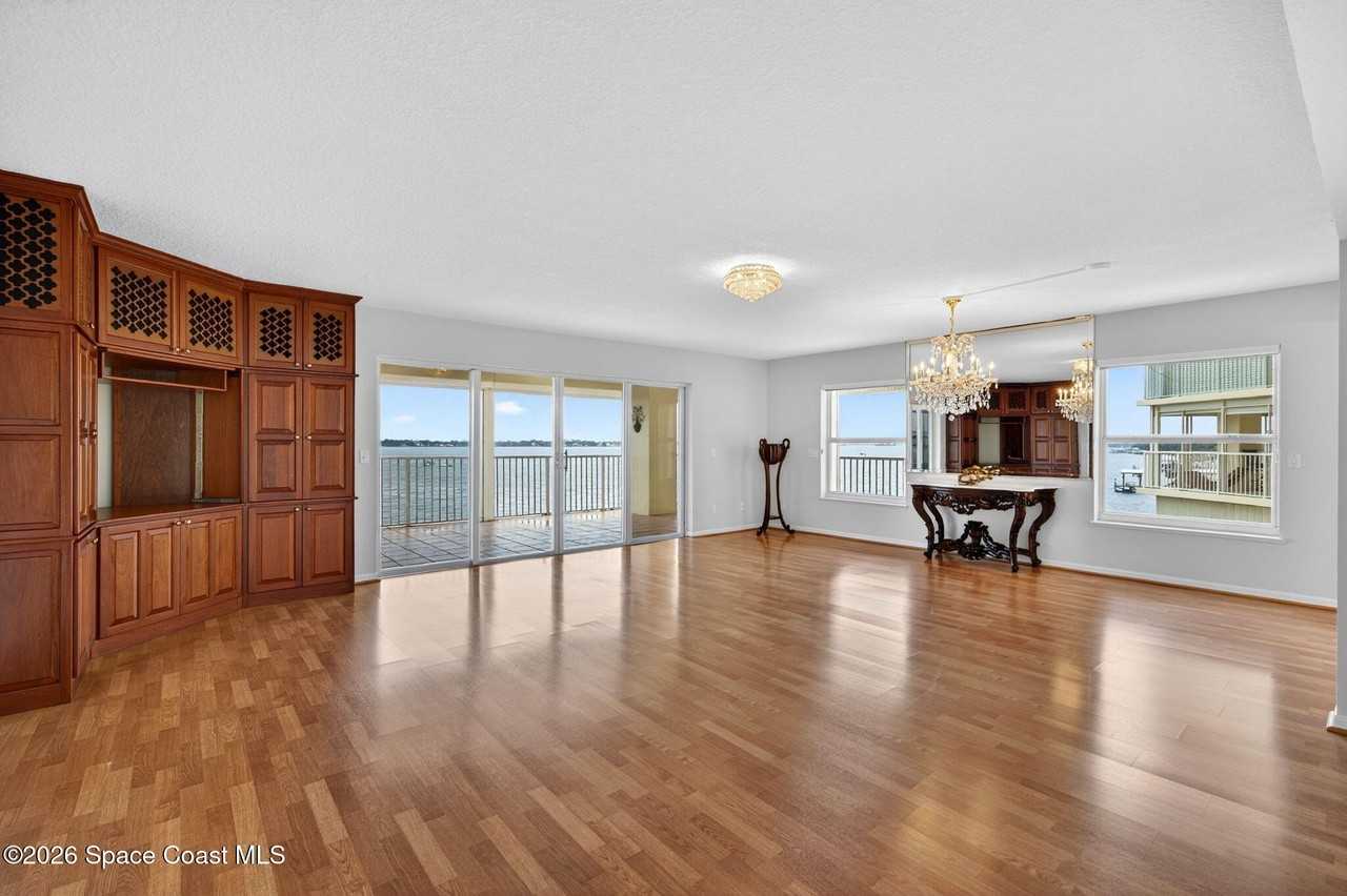 102 Riverside Drive 306 - 306 #306 - Photo 4 of 8