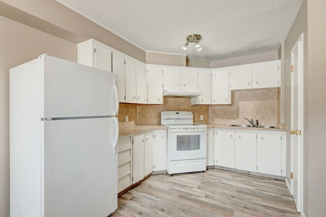 2116 23 Ave Sw #A - Photo 4 of 22