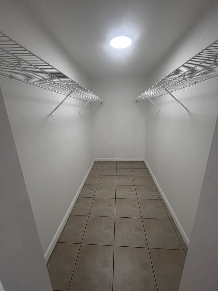 2944 Nw 55th Ave Apt 2b #2B - Photo 2 of 14