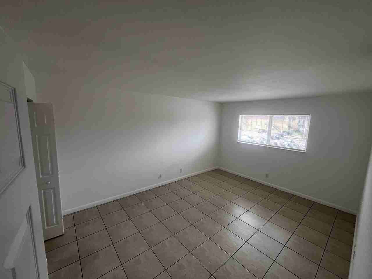 2944 Nw 55th Ave Apt 2b #2B - Photo 4 of 14
