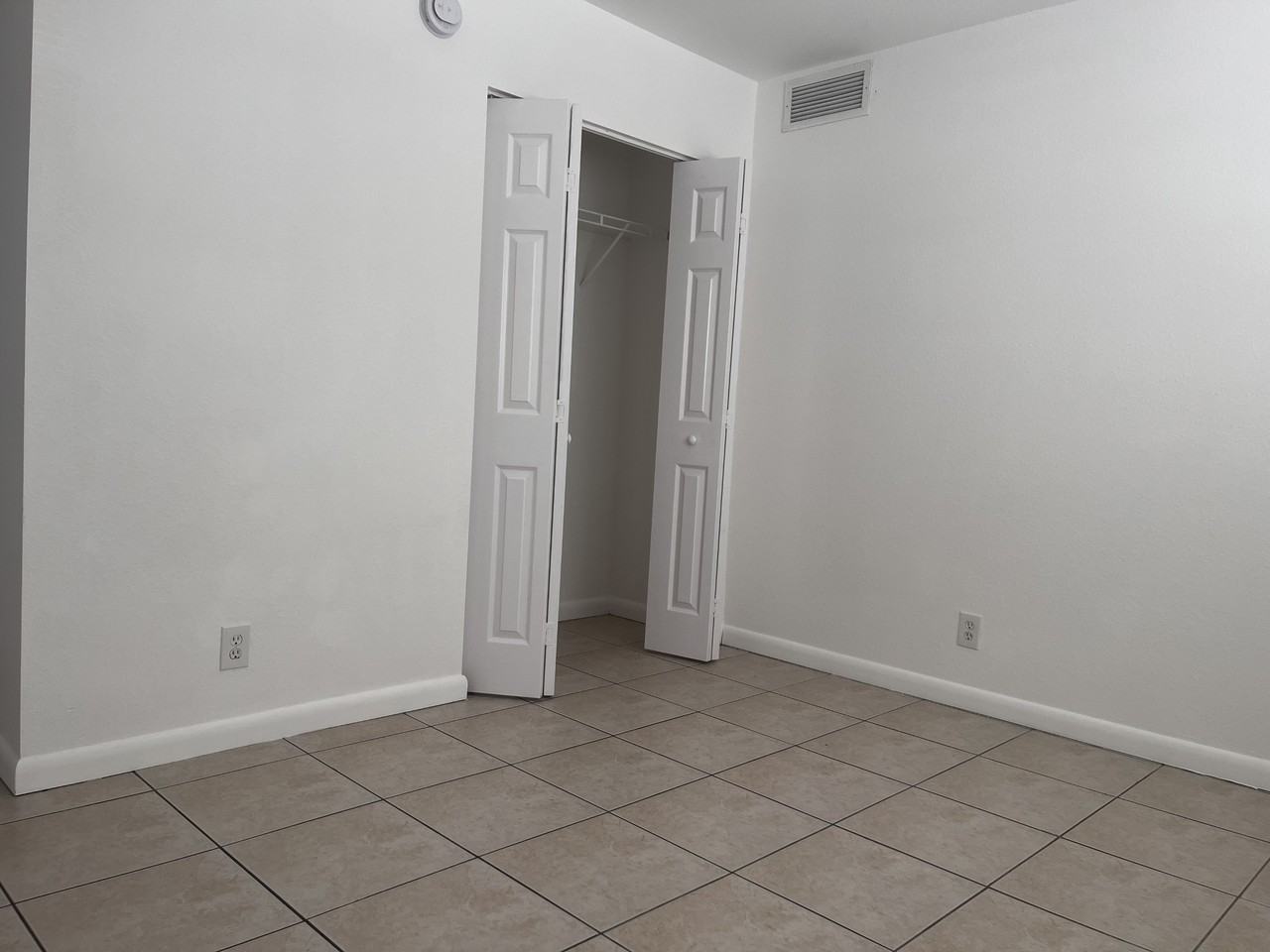 2944 Nw 55th Ave Apt 2b #2B - Photo 7 of 14