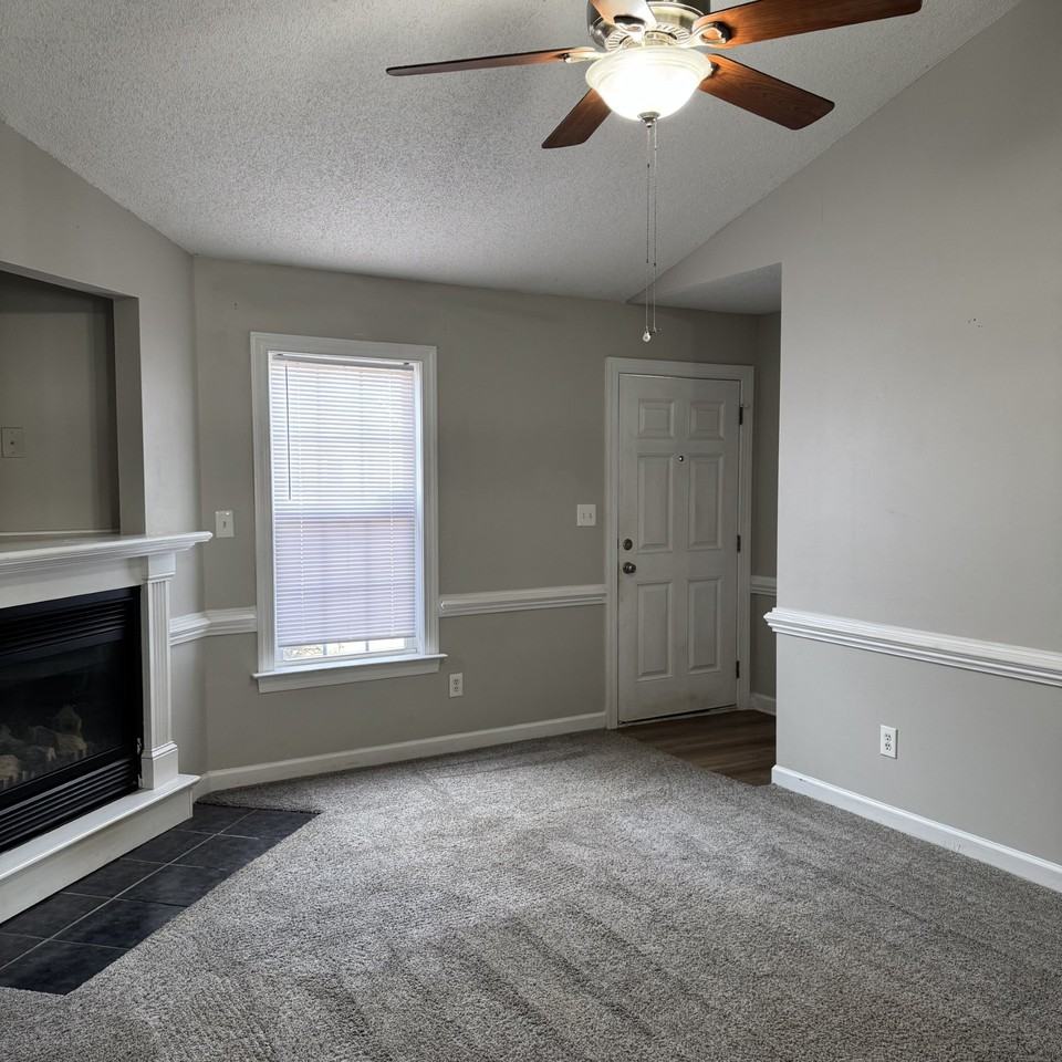 1201 Masters Lane - 1Unit A #A - Photo 3 of 32