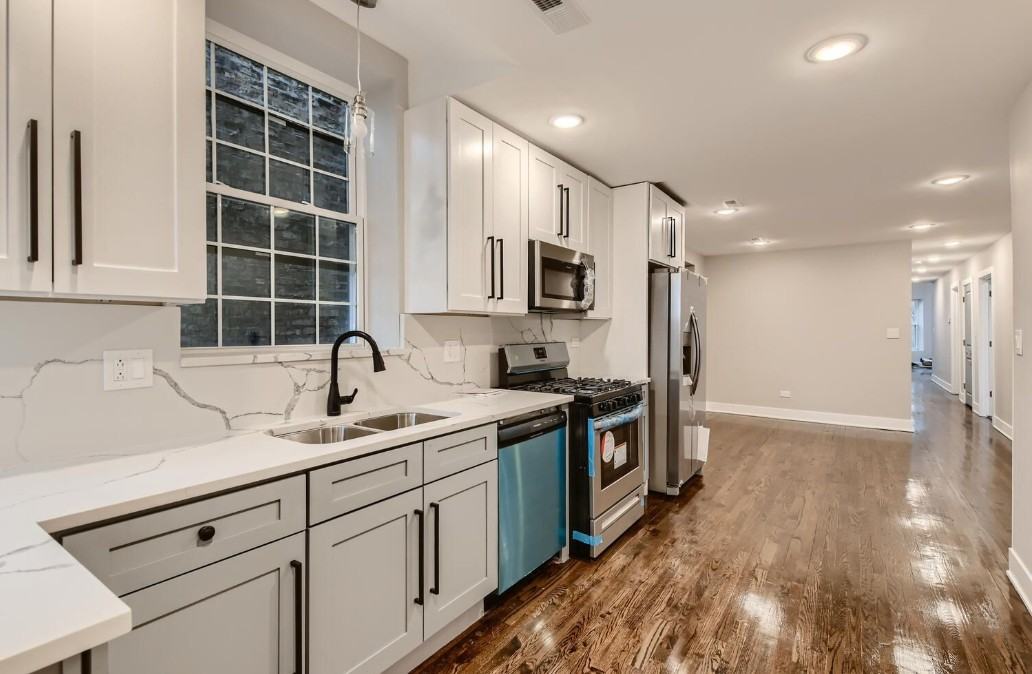 5817 S Calumet Ave #1 - Photo 2 of 8