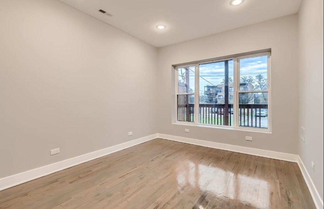 5817 S Calumet Ave #1 - Photo 4 of 8