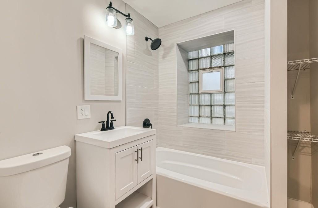 5817 S Calumet Ave #1 - Photo 6 of 8