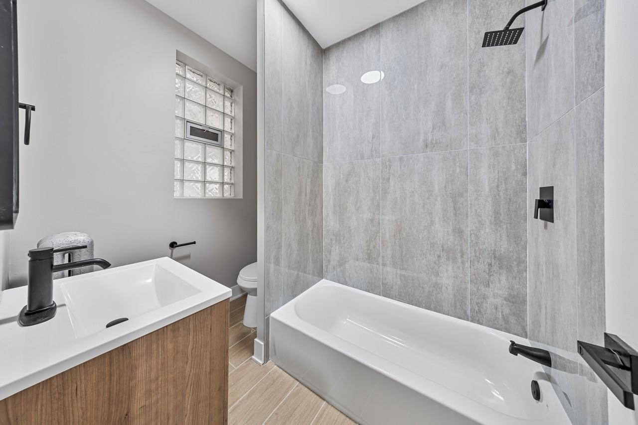 7520 N Seeley Ave #7520-1E - Photo 5 of 13