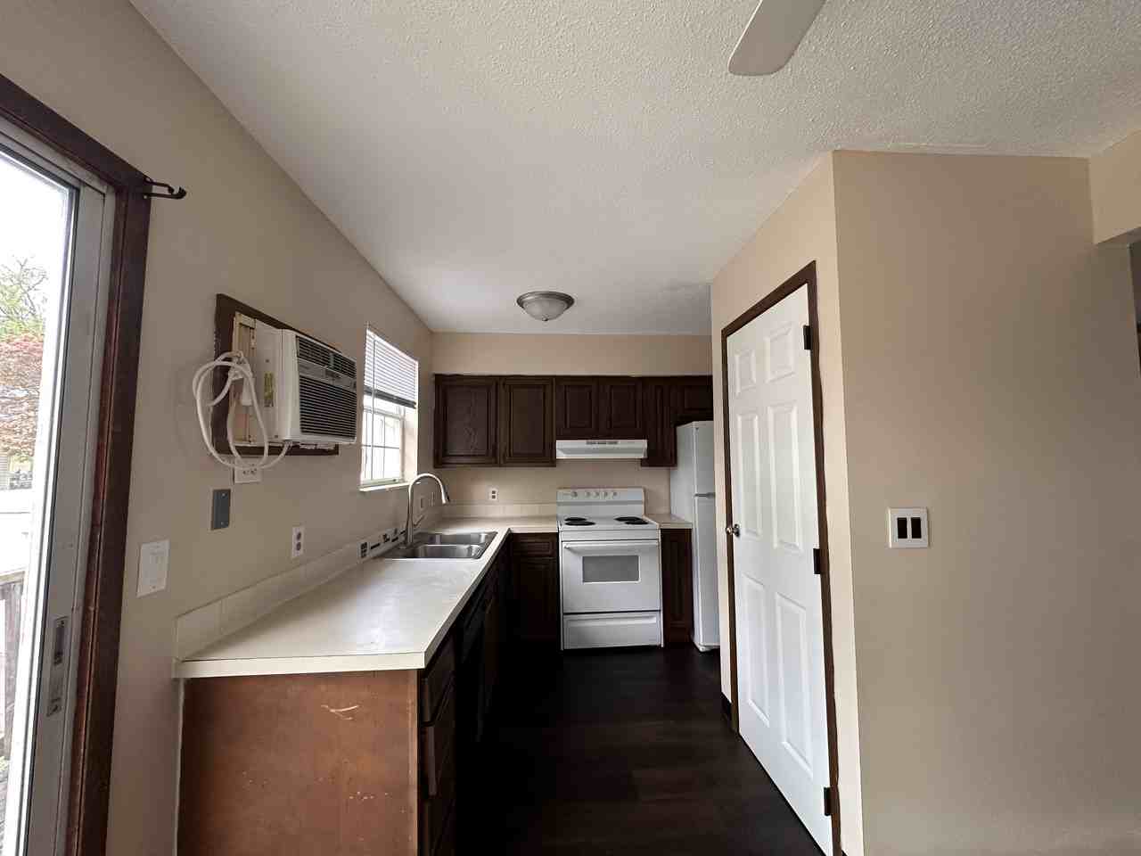 220 Marks AveApt A #A - Photo 4 of 9