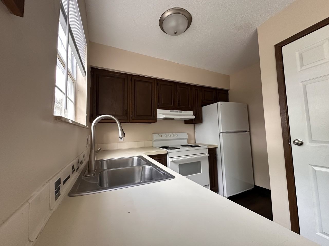 220 Marks AveApt A #A - Photo 5 of 9