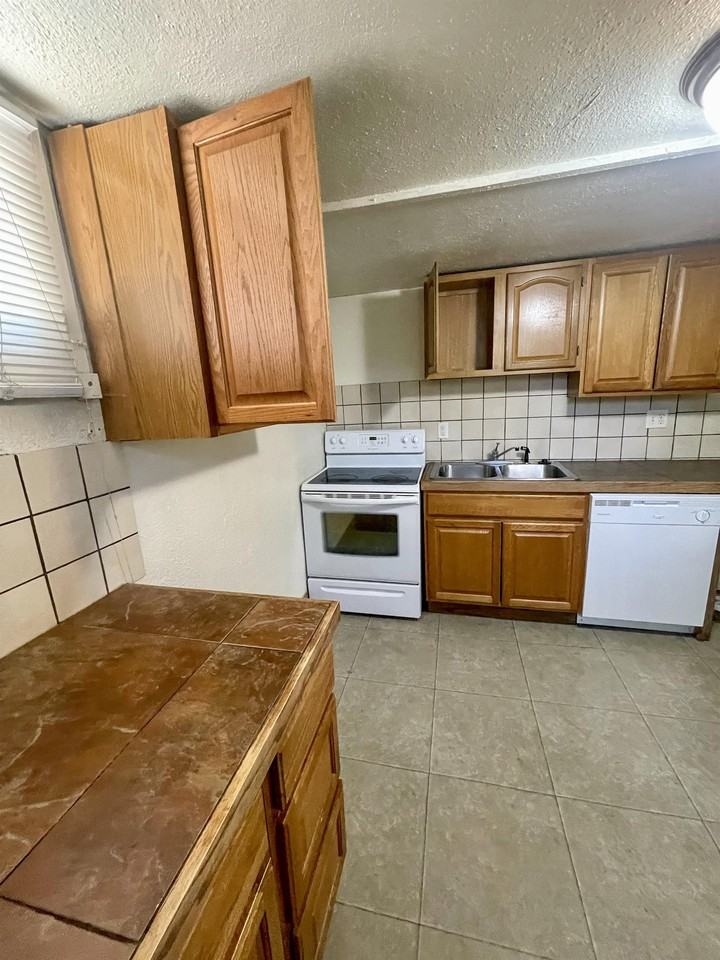 1816 8th Ave #2 - Photo 4 of 14