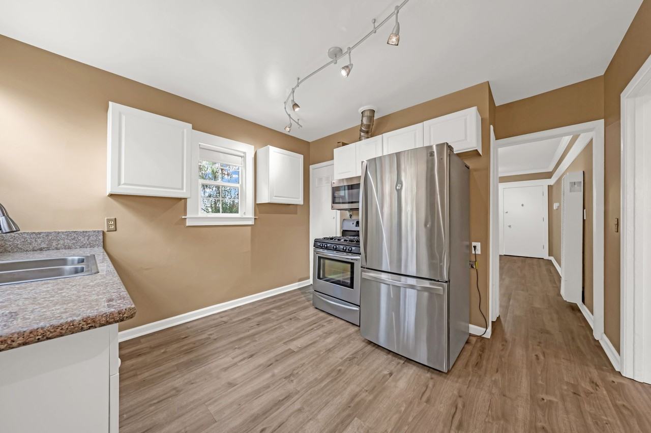 3521 Suter St #1 - Photo 5 of 38