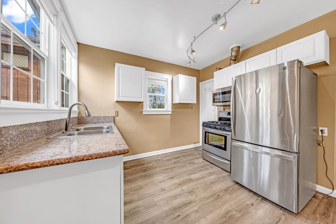 3521 Suter St #1 - Photo 6 of 38